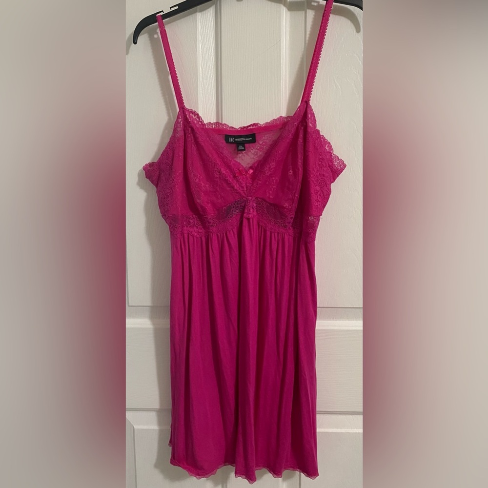 INC. INTERNATIONAL CONCEPTS.. WOMENS FUSHIA LACE CHEMISE